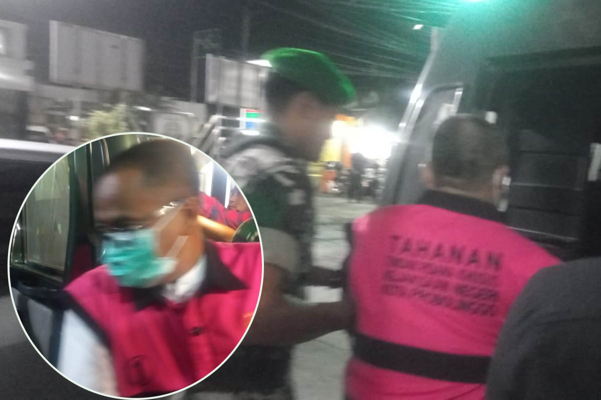 TERSANGKA: Dua rekanan kasus dugaan tindak pidana korupsi kegiatan pengadaan lampu hias taman dan ruang terbuka hijau (RTH) Kota Probolinggo pada Dinas Lingkungan