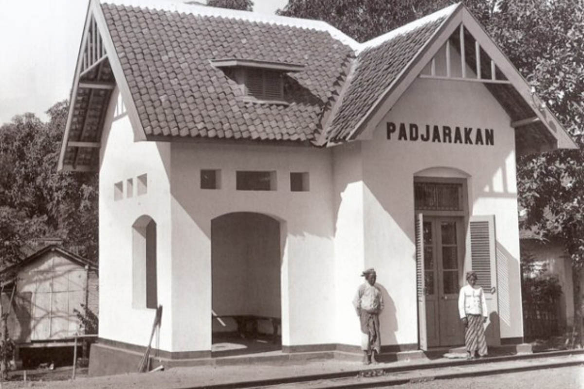 TEMPO DULU: Bangunan halte trem PG Pajarakan yang sempat menjadi tempat untuk mengangkut barang hasil pertanian.