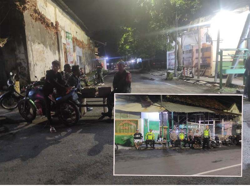 ANTISIPASI: Aparat TNI yang berjaga di simpang Jalan Martadinata dan Hangtuah. Inset, Personel dari Polres Pasuruan Kota yang berjaga di pintu masuk Pelabuhan Pasuruan.