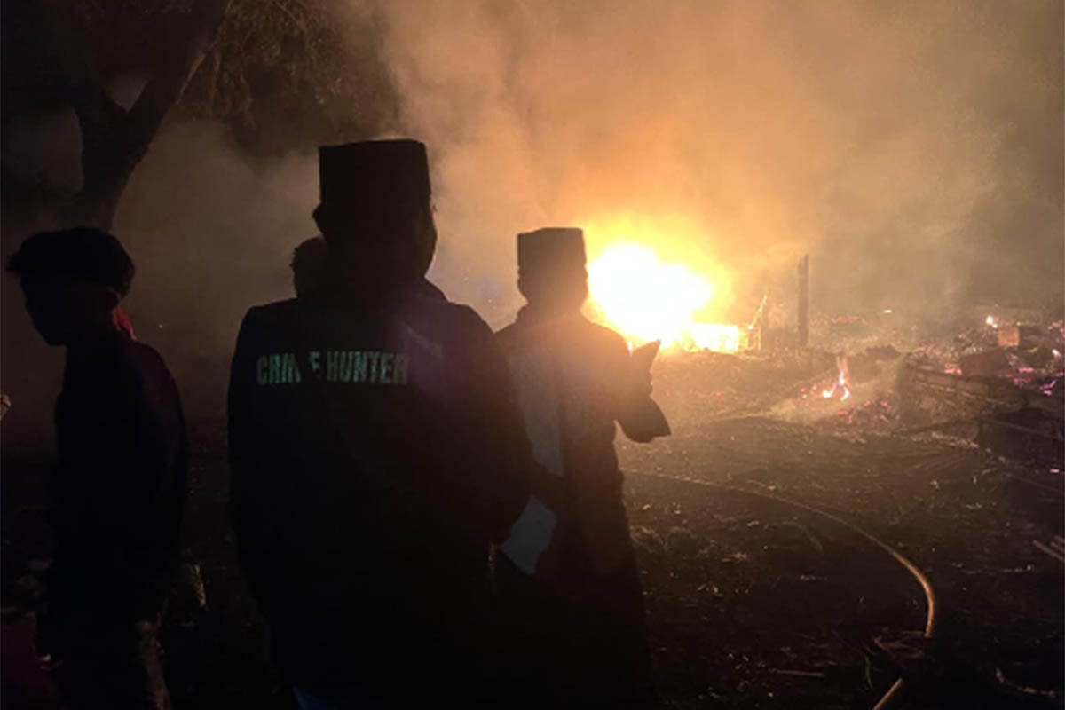 TERBAKAR: Kandang ayam milik Ali Rochman di Dusun Babatan, Desa Anganom, Nguling yang terbakar Rabu (4/2) petang.