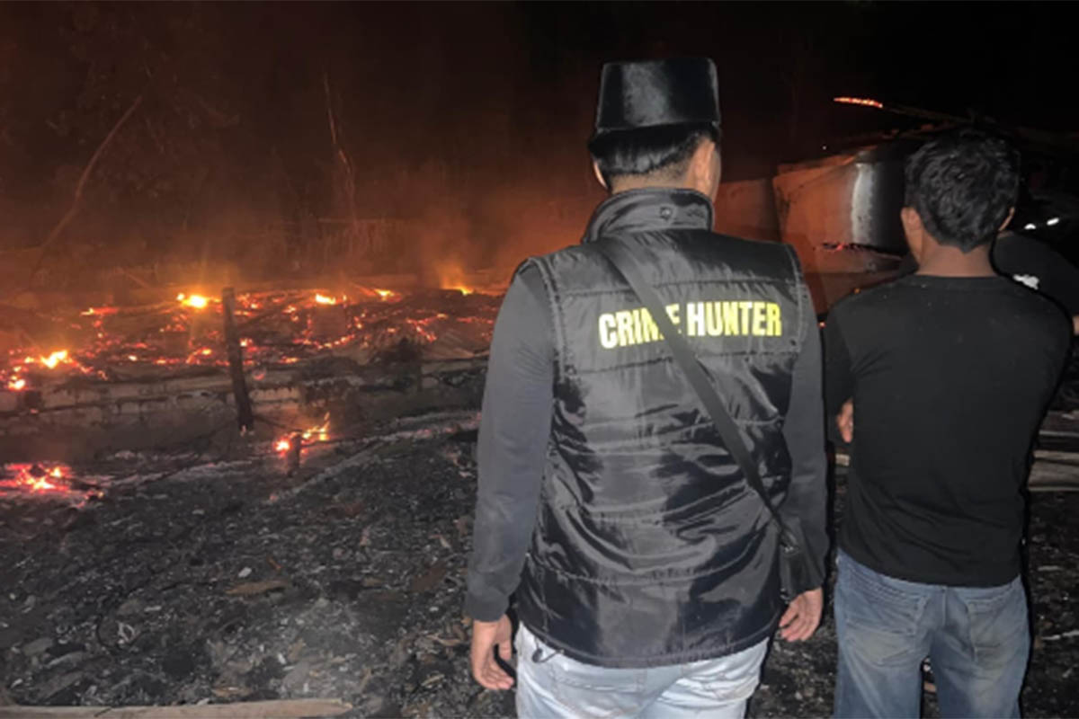 TERBAKAR: Kandang ayam milik Ali Rochman di Dusun Babatan, Desa Anganom, Nguling yang terbakar Rabu (4/2) petang.
