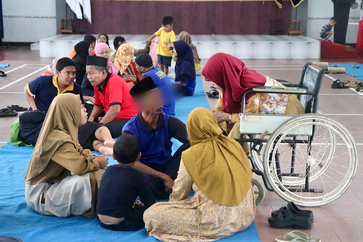 TERTIB : Keluarga WBP berkunjung ke Rutan kelas IIB Kraksaan bertemu dengan sanak saudara yang sedang menjalani pembinaan. Kunjungan berlangsung tertib dan kon