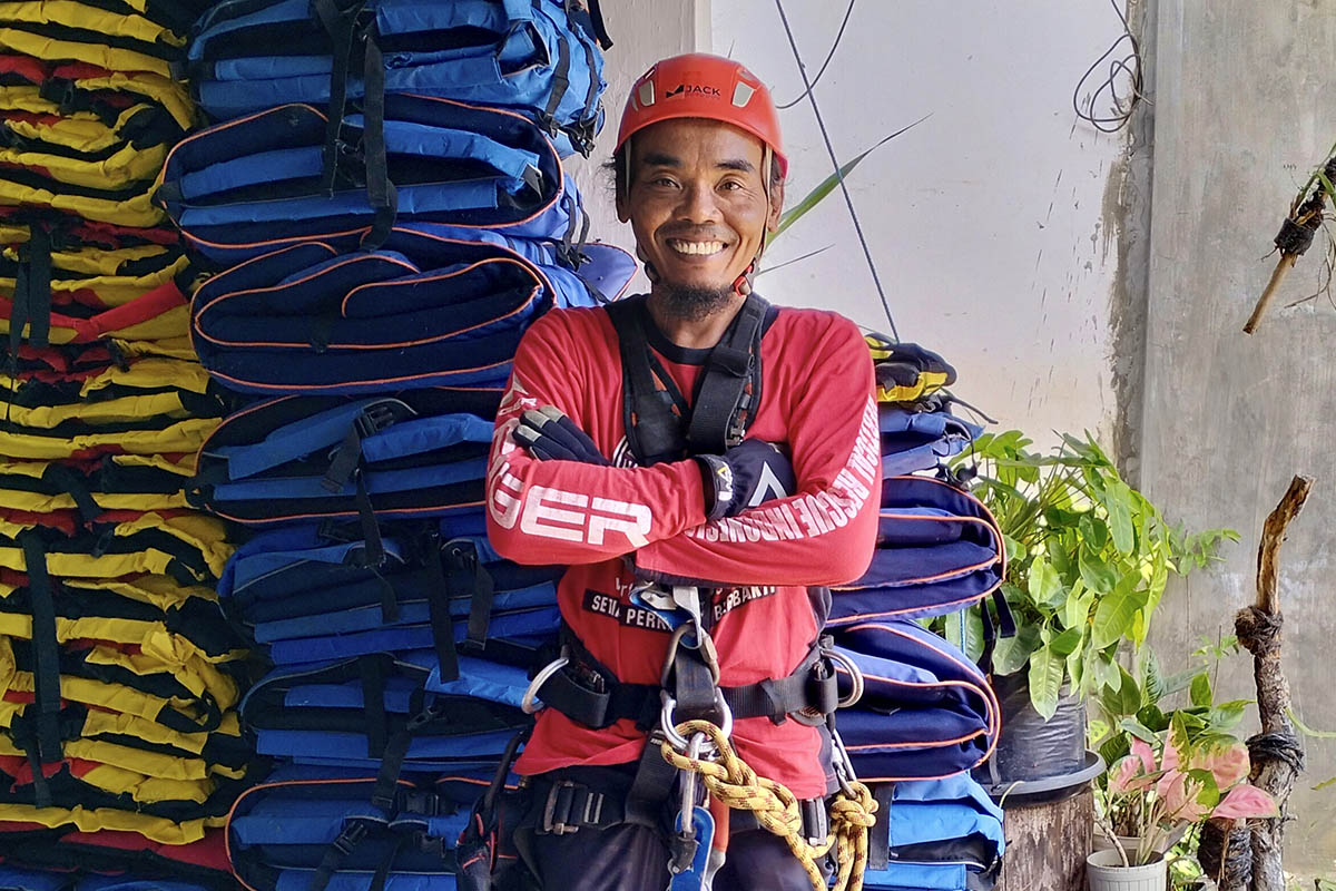 PANGGILAN HATI: Wicaksono alias Bang Jack terpanggil menjadi relawan vertical rescue kerap turun dalam pencarian orang hilang di gunung.