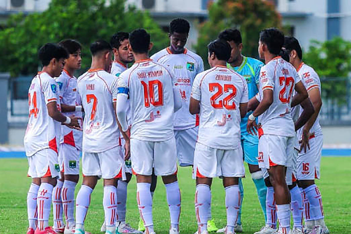 BELUM WAKTUNYA: Skuadra Persekabpas ketika berlaga di babak penyisihan Grup D beberapa waktu lalu. Pasca tersingkir, manajemen sudah membubarkan tim maupun kepelatihan.