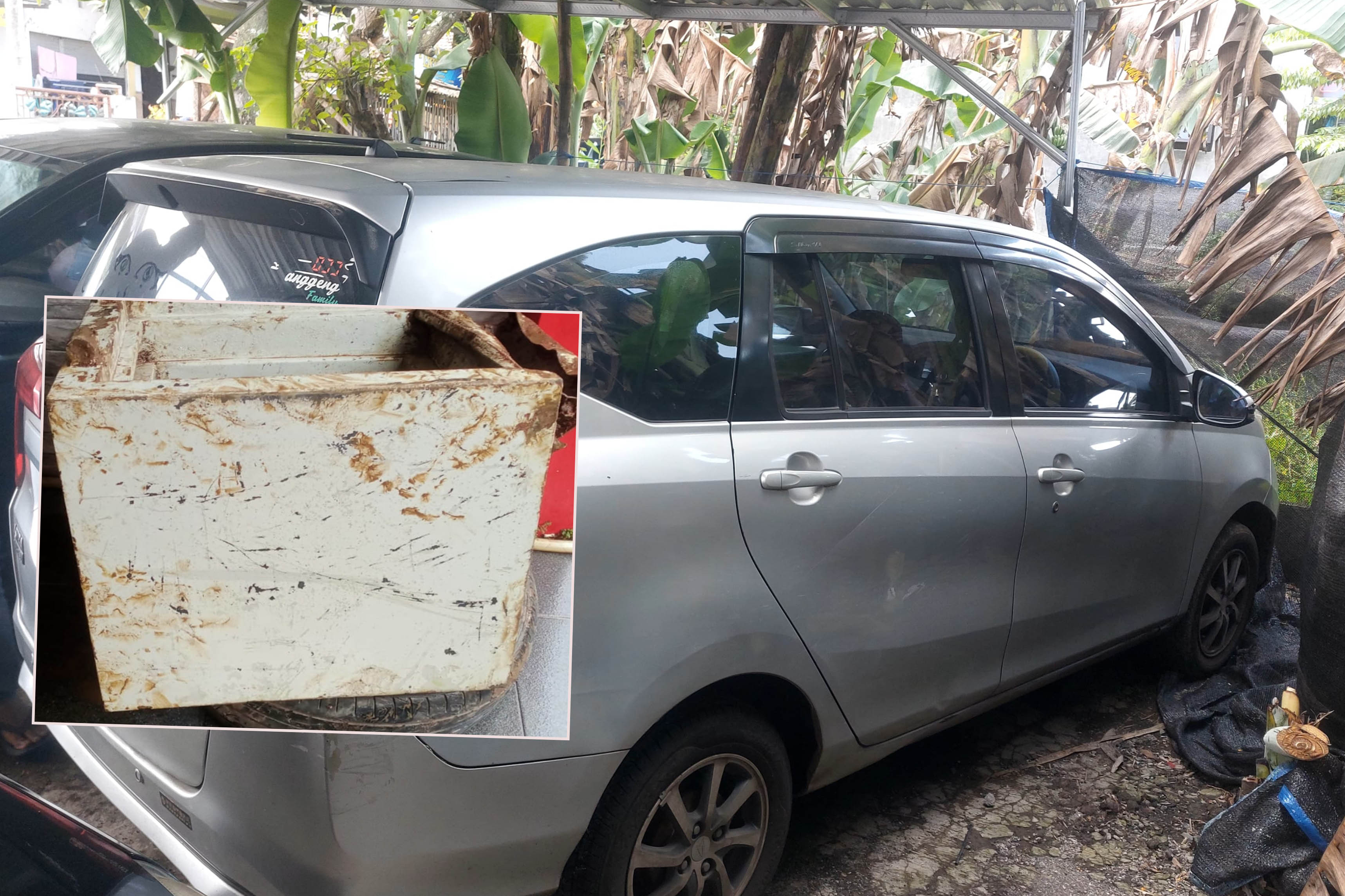 DISITA: Mobil yang digunakan komplotan pelaku saat beraksi membobol kantor desa lebakrejo. Inset, brankas yang diambil pelaku. Saat ini semua barang bukti dan empat tersangka sudah diamankan polisi.
