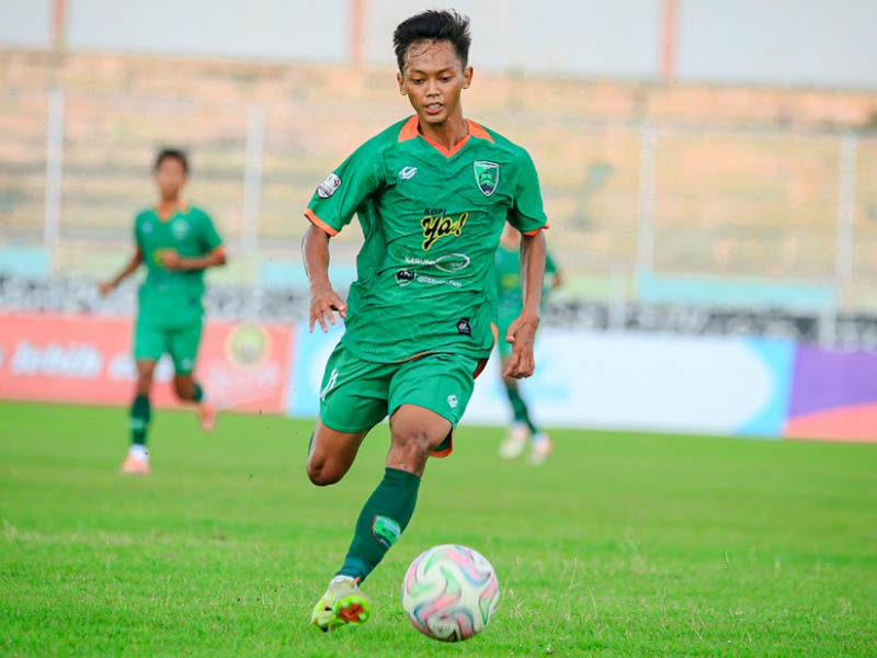 SUMBANG GOL: Playmaer Pasuruan United M Nurhacqiqi yang dalam laga melawan PS Mojokerto Putra menyumbang gol.