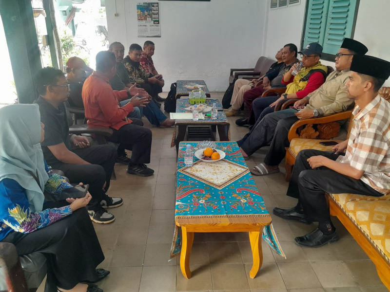 DIBAHAS: Sejumlah pihak saat melakukan rapat koordinasi di Kecamatan Kraksaan membahas terkait penataan perkira di wilayah perkotaan Kraksaan, Jumat (6/2).