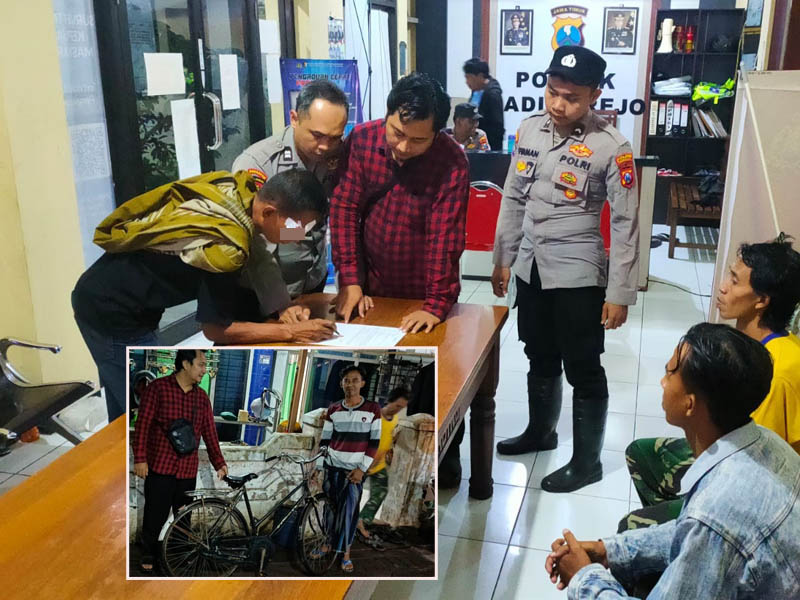 DISELESAIKAN KEKELUARGAAN: MR yang sempat mencuri sepeda pancal saat membuat surat pernyataan. Nampak perban di pelipis matanya lantaran dihakimi massa.