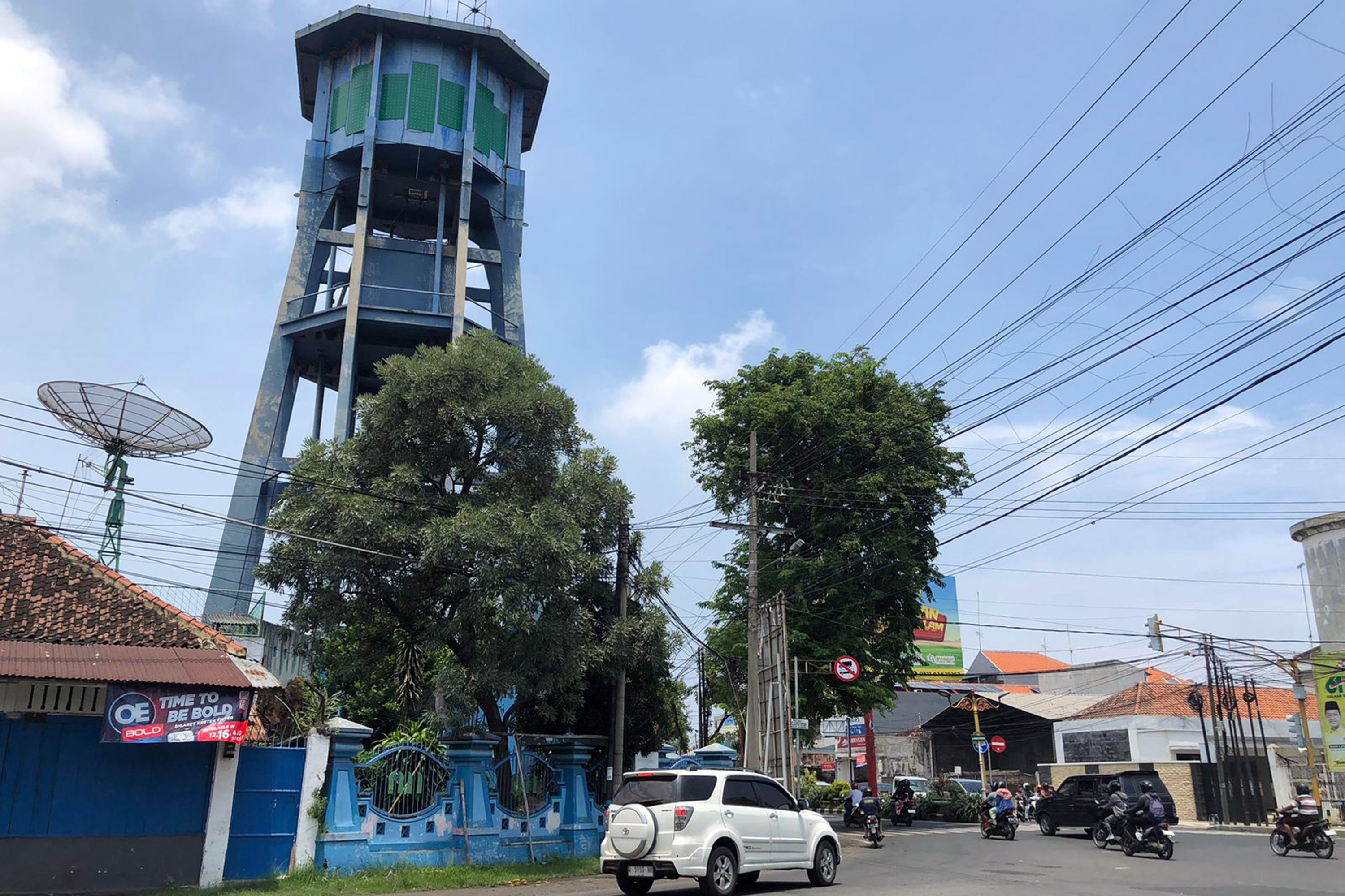 CAGAR BUDAYA: Menara Air Randu Pangger difoto dari arah timur. Bangunan yang dibangun pada masa Pemerintah Hindia Belanda ini merupakan salah satu bangunan cagar budaya di Kota Probolinggo.