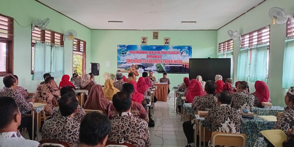 PERKUAT SINERGI: Kabid Pembinaan SMP Dinas Dikdaya Kabupaten Probolinggo Like Lidyawati menyambut baik sosialisasi Kompetisi TKA 2026 Jenjang SMP