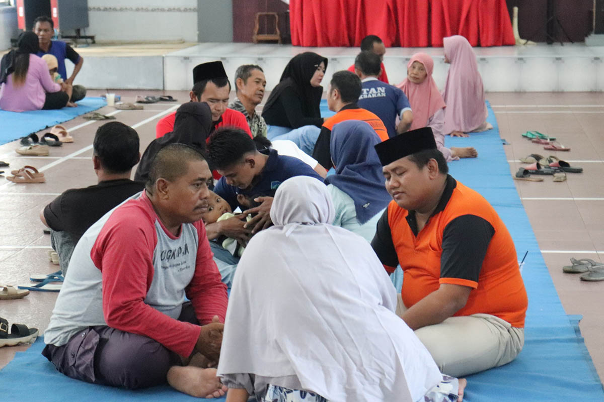 KUNJUNGAN: Keluarga warga binaan mengunjungi saudaranya yang menjalani pidana di Rutan Kelas IIB Kraksaan.