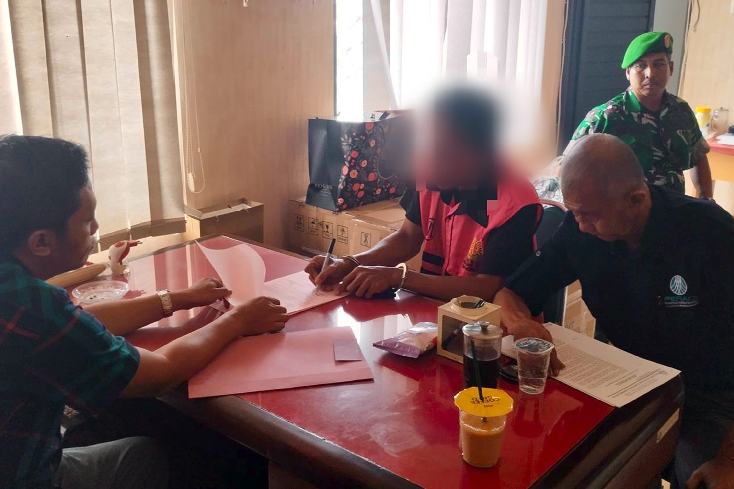 DIAMANKAN: Kejari Kabupaten Probolinggo menetapkan Mohammad Hisabul Huda sebagai tersangka dugaan tindak pidana korupsi double job.