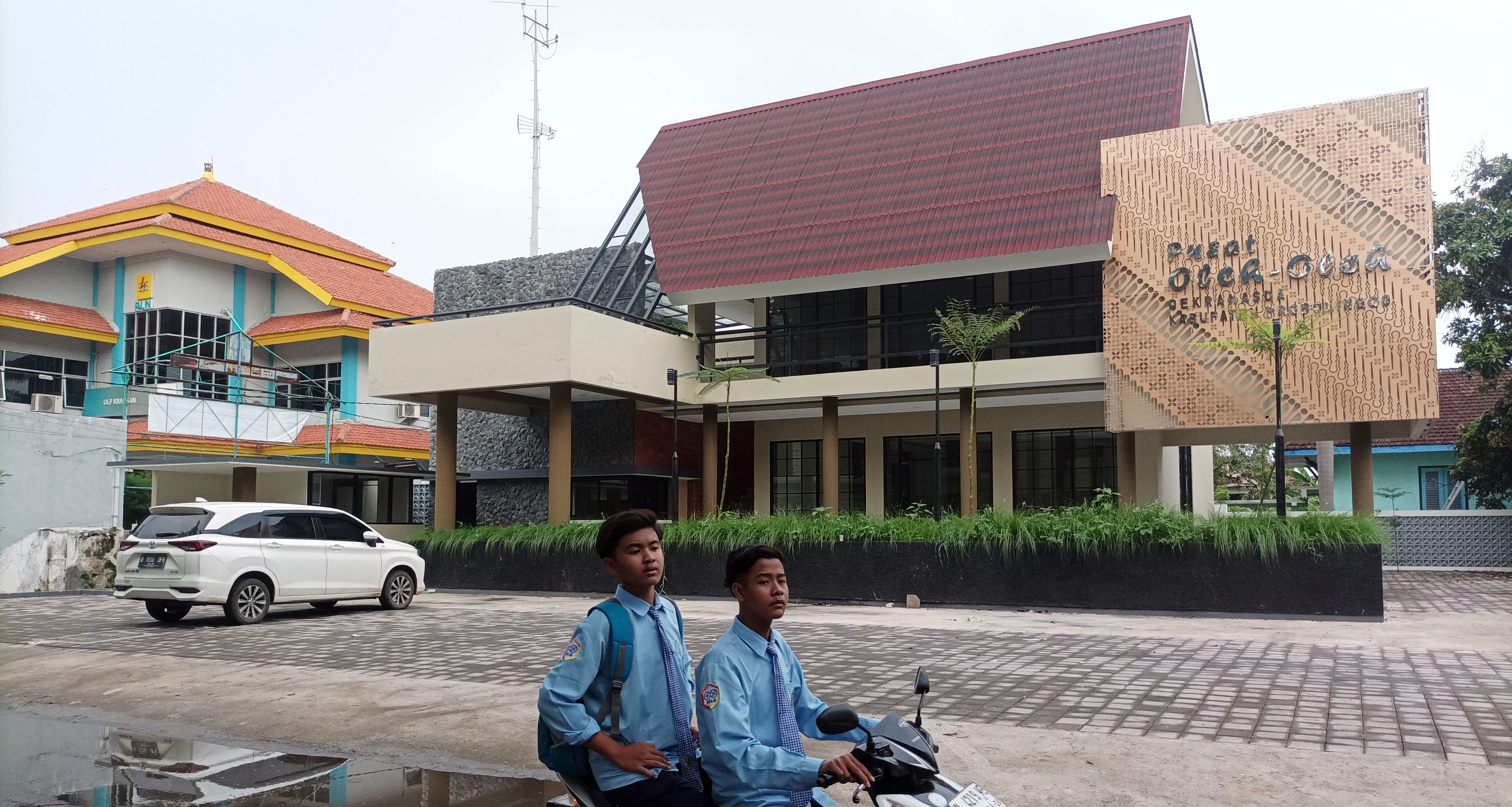 RAMPUNG: Gedung Dekranasda Kabupaten Probolinggo selesai dibangun sejak dua tahun lalu. Namun hingga kini belum jelas pemanfaatannya.