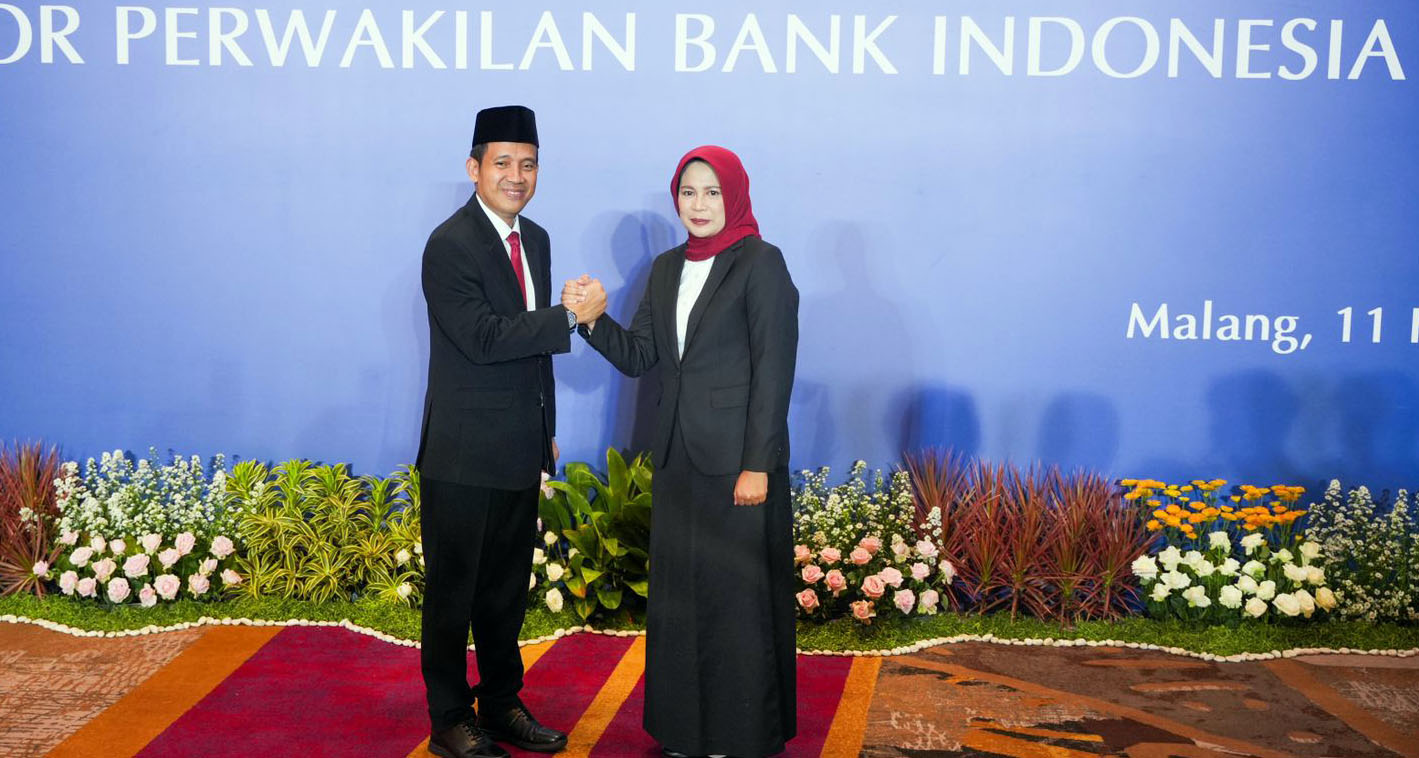 SERTIJAB: Indra Kuspriyadi dan Febriana sesaat setelah pengukuhan, Rabu (11/2)