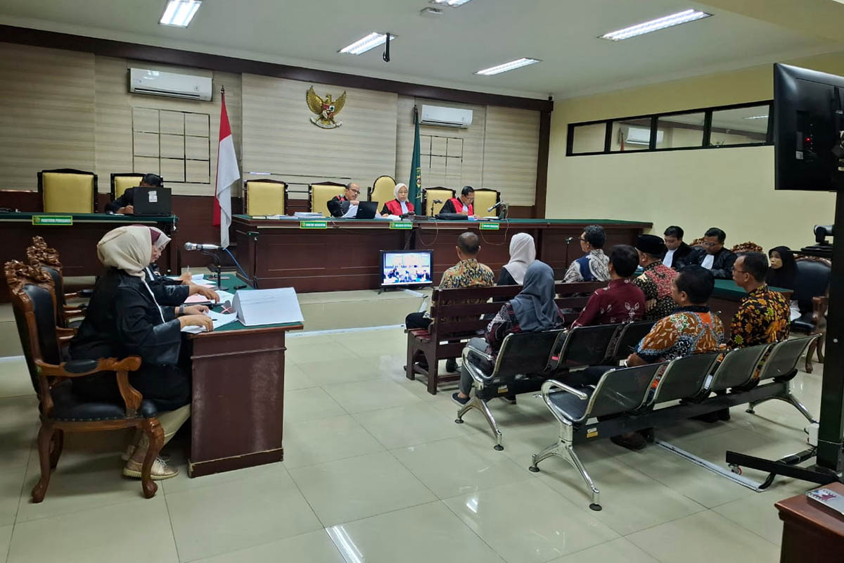 KETERANGAN: Pelaksanaan sidang kasus PKBM Kota Pasuruan yang berlangsung di Pengadilan Tipikor Surabaya. Dalam pemeriksaan saksi-saksi, Kejari Pasuruan telah menghadirkan setidaknya 40 orang saksi.