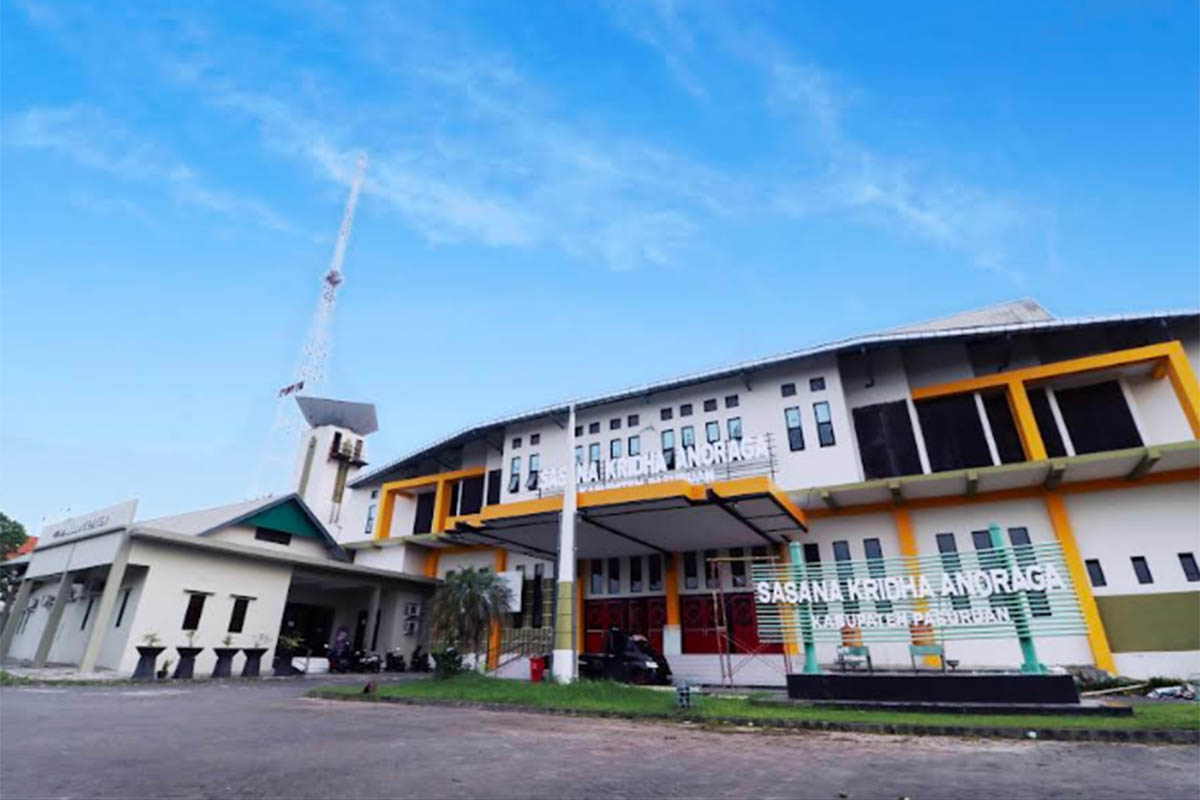 BUTUH PERBAIKAN: Gedung olahraga Sasana Krida Anoraga di Raci yang akan dibenahi Pemkab Pasuruan.