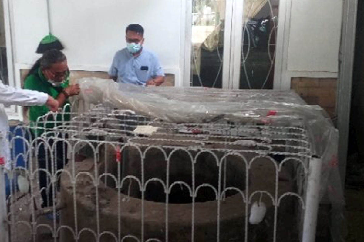 KENANGAN: Sumur tua sisi barat saat masih belum dibongkar atau sebelum ditutup dengan dikelilingi pagar besi.