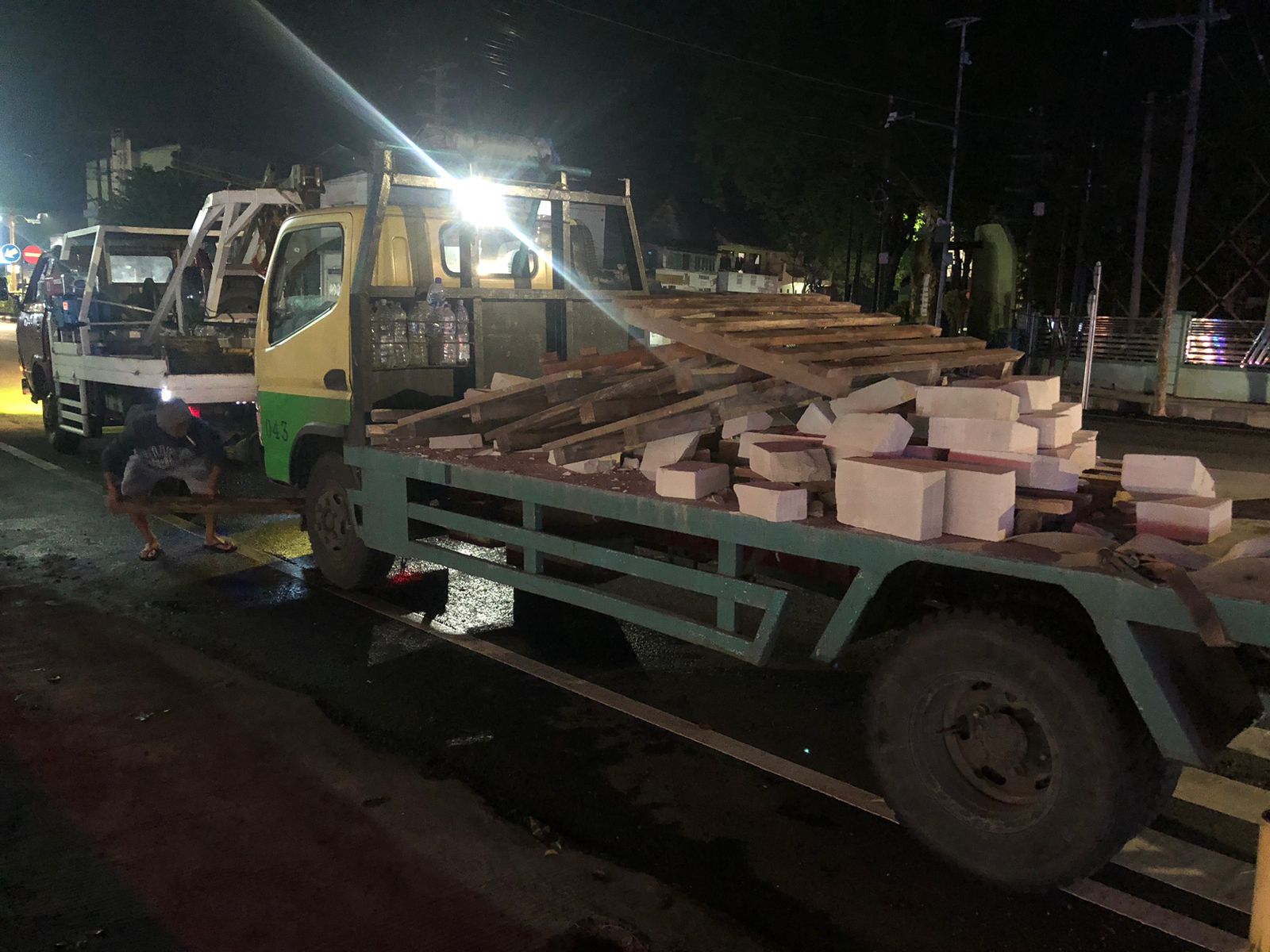 CELAKA: Truk yang dikemudikan Yunus, warga Kabupaten Pasuruan, kecelakaan di Simpang Empat Brak, Kota probolinggo