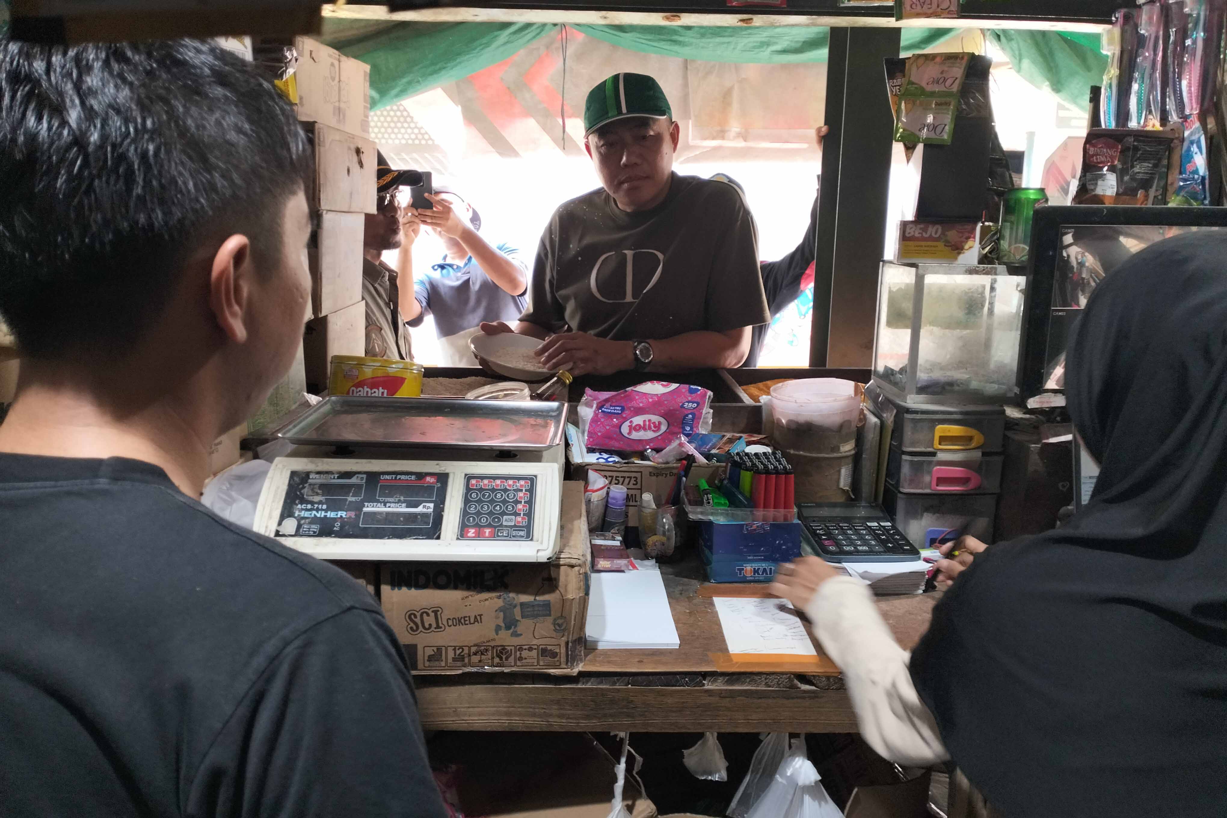 Ramadan 1447 Hijriah, tinggal hitungan hari. Pemkab Pasuruan, berusaha memastikan harga dan kebutuhan bahan pokok di pasaran aman. Diskoperindag Kabupaten Pasuruan, melakukan inspeksi mendadak.