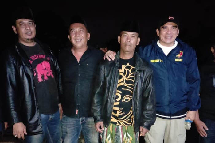 SUDAH DEKLARASI: Perwakilan dua kubu nelayan Pasuruan yang sepakat berdamai agar konflik tak berlanjut.