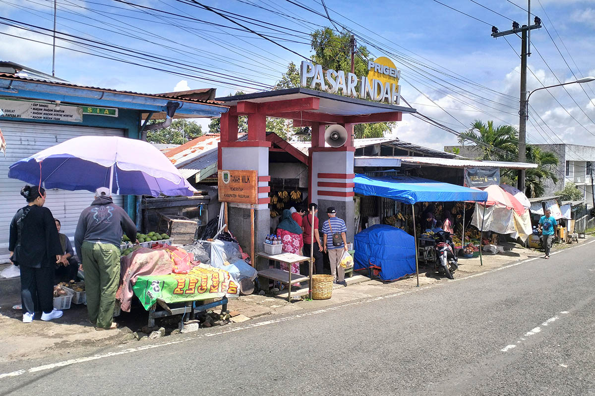 WAKTUNYA DIBENAHI: Pasar Indah Prigen yang berlokasi di Kelurahan Pecalukan, Kecamatan Prigen