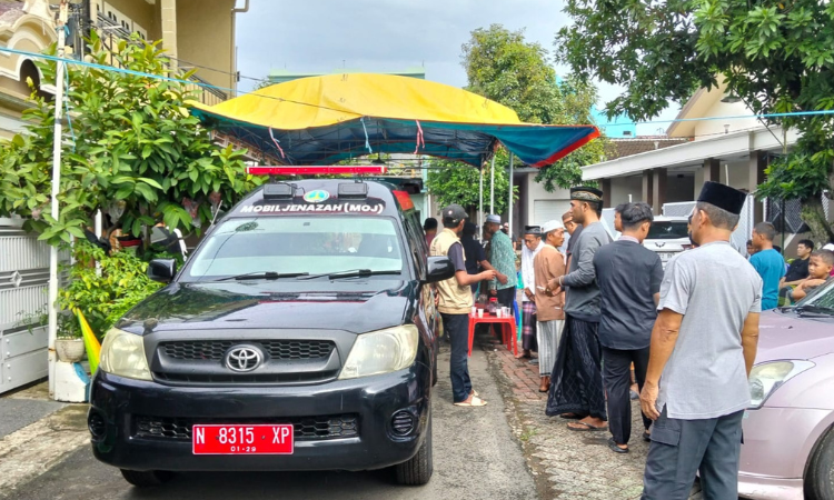 SIAP ANTAR:  Mobil jenazah yang disiapkan Pemkot Pasuruan dalam melayani pengantaran ke TPU dan non TPU.