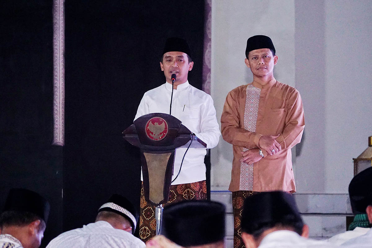 REFLEKSI SATU TAHUN: Wali Kota Pasuruan H. Adi Wibowo, S.TP., M.Si. bersama dengan Wakilnya, H. M. Nawawi S.Kom., M.M. di acara Refleksi Satu Tahun. 