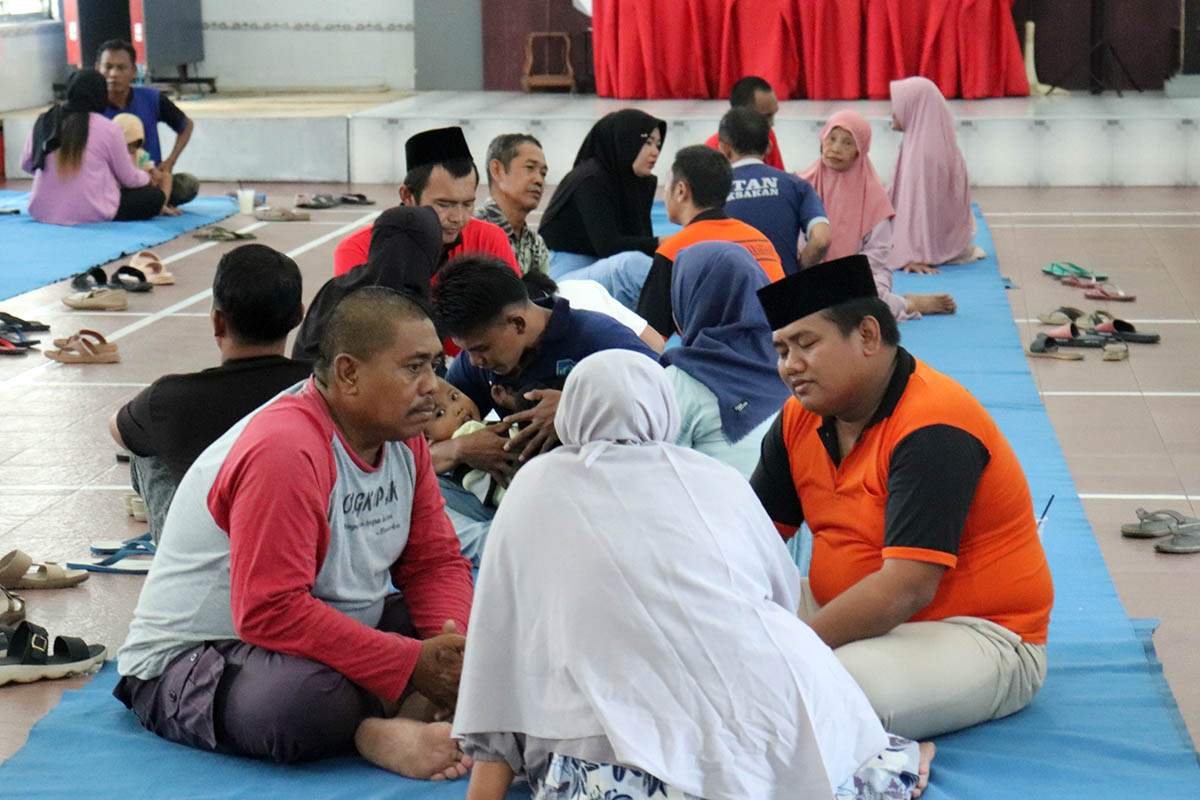 KANGEN: WBP Rutan Kelas IIB Kraksaan melepas kangen bersama keluarganya. Selama ramadhan kunjungan tatap muka dilakukan penyesuaian.