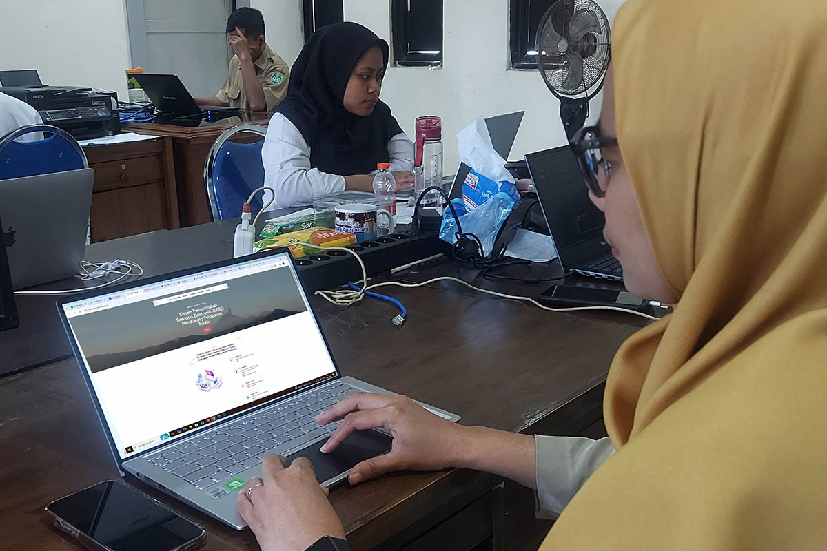 AKSES MUDAH: Layanan Publik kini bisa diakses mudah dan cepat melalui akses di https://spbe.pasuruankab.go.id/