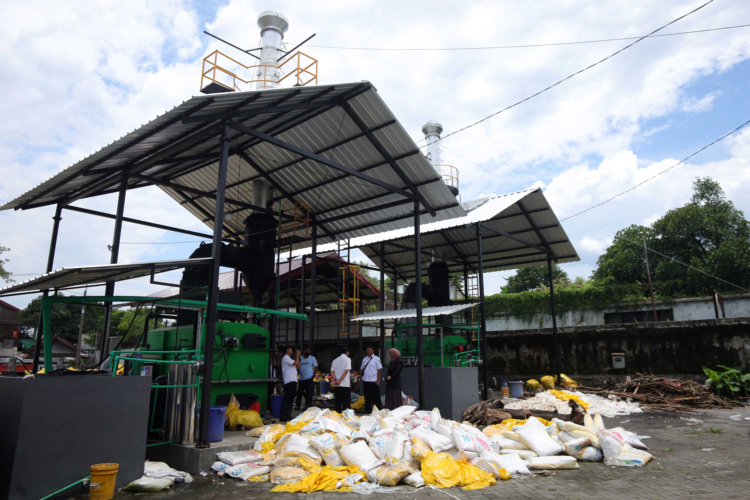 OLAH SAMPAH: Salah satu pusat pengolahan sampah di Kecamatan Pandaan, Kabupaten Pasuruan. Kini, Pemkab Pasuruan, terus berusaha menangulangi sampah.