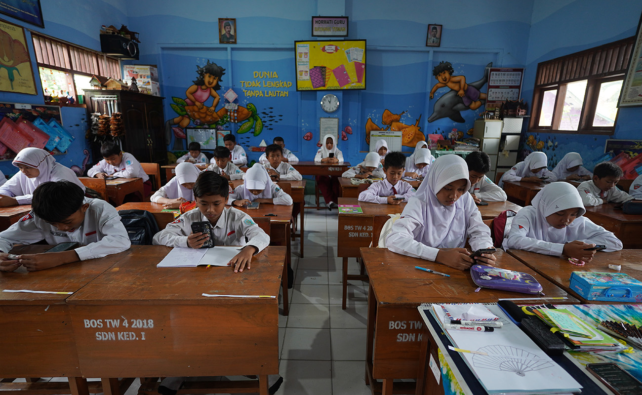 SEMANGAT: Sejumlah murid di SD Negeri Kedungdalem II saat mengikuti Kompetisi TKA 2026, Senin (2/3).