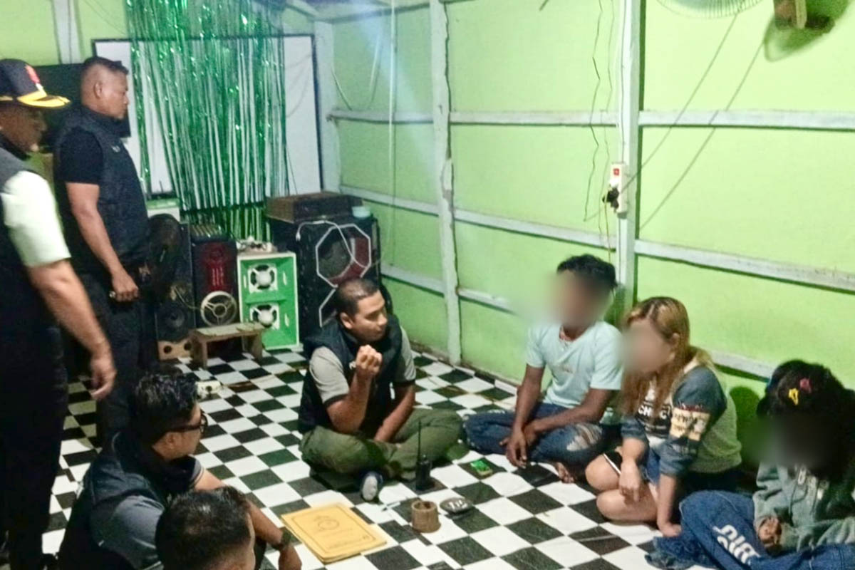 DIGREBEK: Satpol-PP Kabupaten Probolinggo melakukan operasi pekat di Kecamatan Gending. Keberadaan pekat selama ramadhan cukup menjadi atensi. 