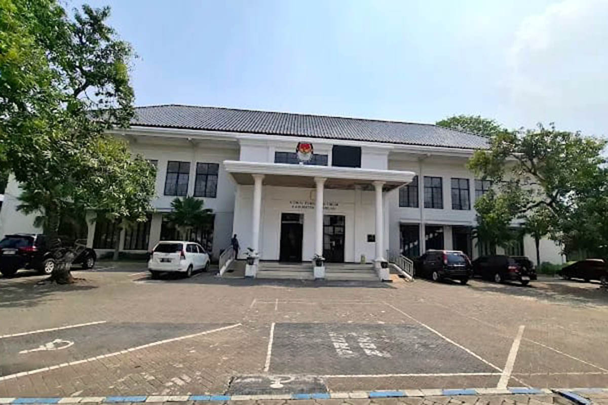 MEGAH: Gedung KPU Kabupaten Pasuruan yang ada di Pogar, Kecamatan Bangil. Gedung tersebut, dinilai potensial untuk dijadikan wisma atlet.