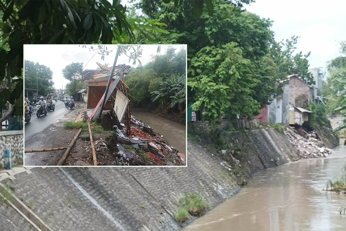 LONGSOR: Tebing Sungai Kertosono di Kelurahan Sidomukti, Kraksaan tepatnya berada di Jalan Gus Dur, yang ambrol.
