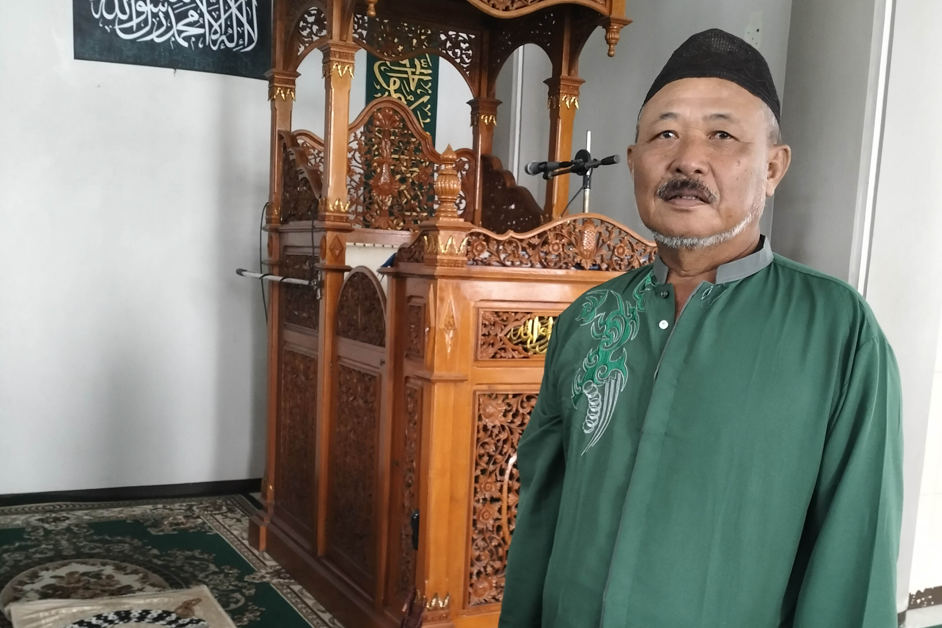 ISTIQAMAH: Komarin, penjaga waktu sahur dan imsak di Masjid Al Hidayah, Dusun/Desa Sebani, Kecamatan Pandaan.