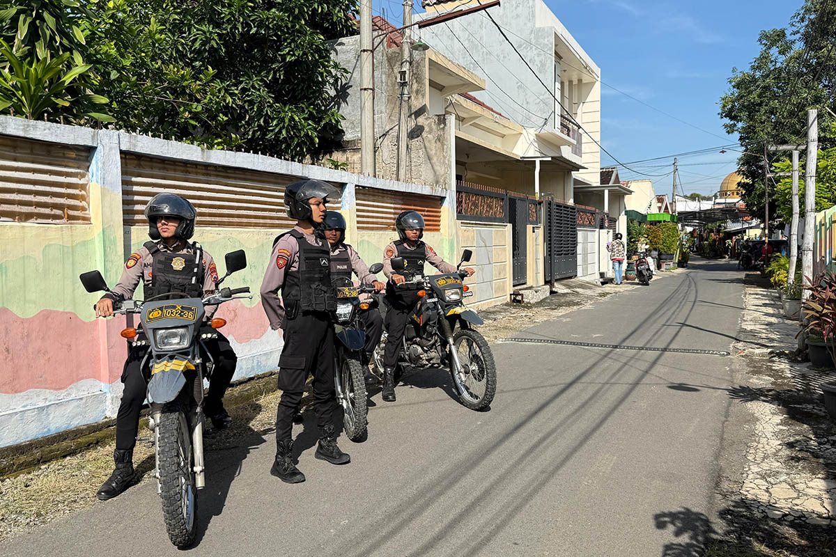 PATROLI: Petugas kepolisian saat tengah berpatroli. Langkah ini dilakukan, untuk memastikan kondusivitas wilayah.