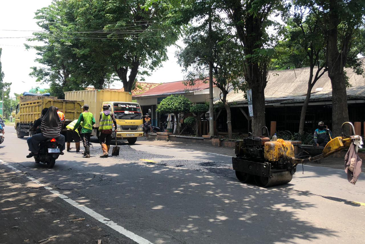 Kerusakan jalan nasional di Kota Probolinggo terus dipantau. Namun sejauh ini masih banyak jalan berlubang yang berpotensi membahayakan para pengendara.