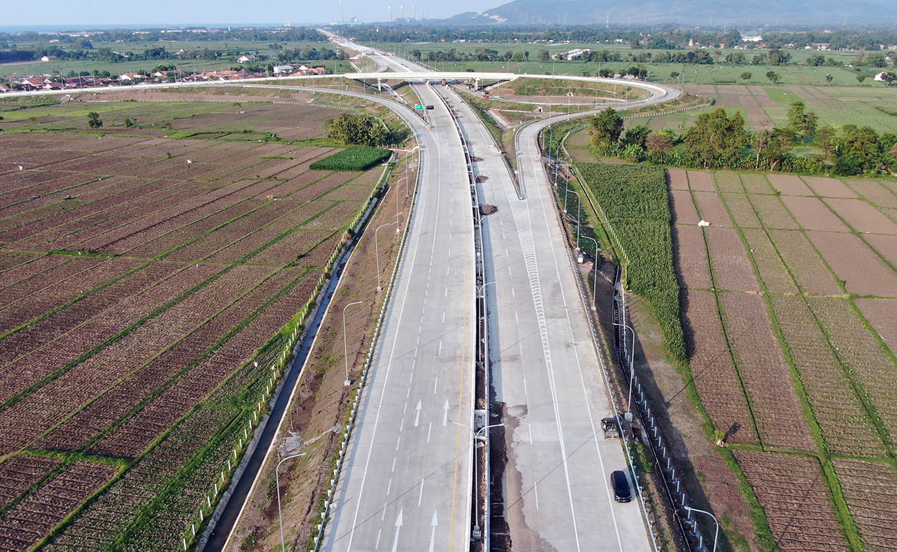 SIAP DILINTASI: Simpang susun tol Paiton, Probolinggo. Rencananya ruas tol Prosiwangi mulai dibuka 14 Maret mendatang. 