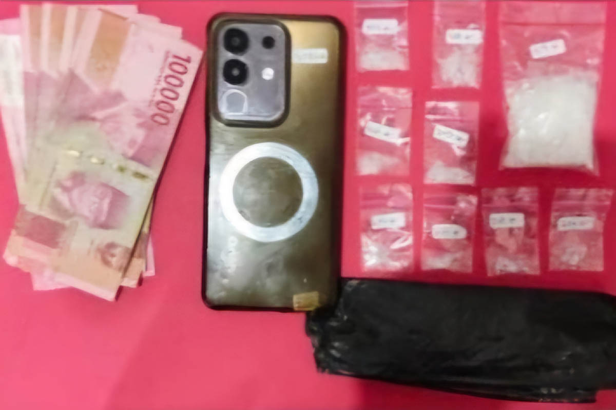 Istimewa  BANYAK: Barang bukti yang diamankan dari tersangka.