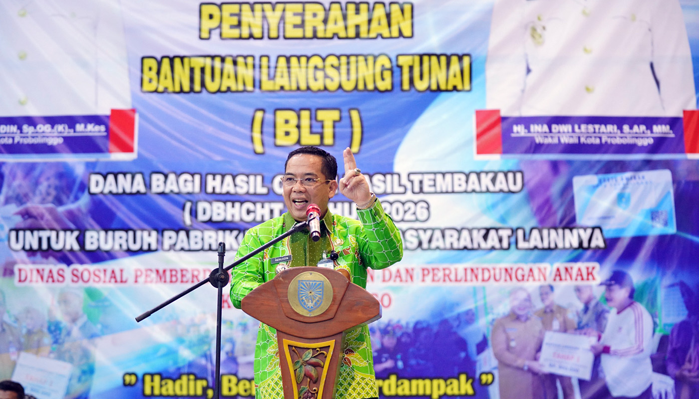 BULAN BERKAH : Wali Kota dr. Aminuddin mengawali arahannya, dengan mengajak seluruh masyarakat penerima bantuan untuk bersholawat bersama. 