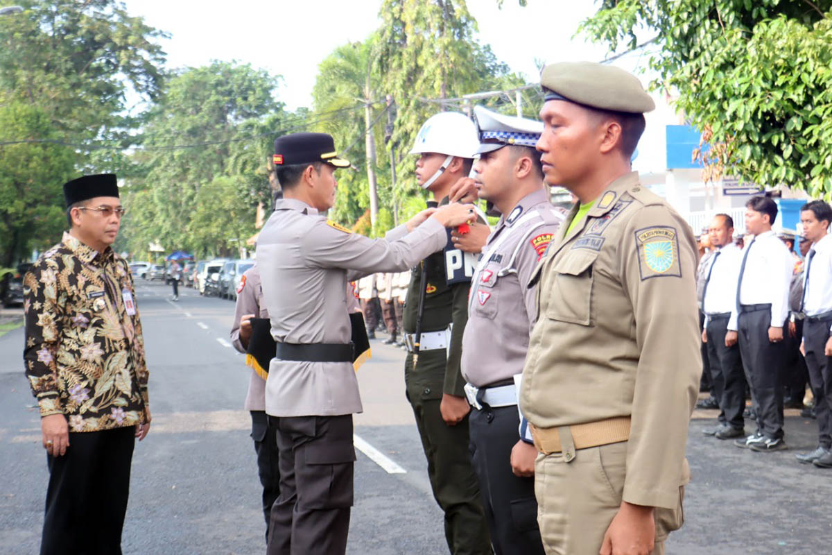 APEL: Polres Probolinggo Kota gelar Apel Gelar Pasukan Operasi Ketupat Semeru 2026 di depan Mapolresta Probolinggo, pada Kamis (12/3).