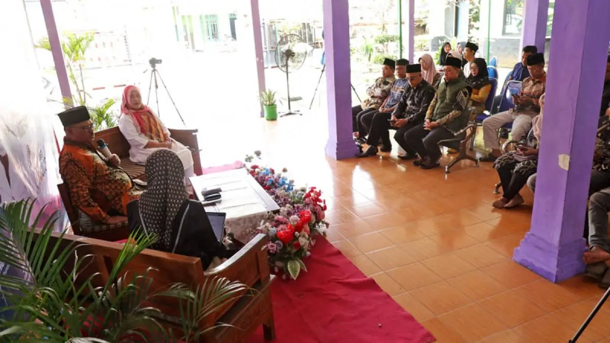 GAYENG: Suasana talk show Jawara di Balai DesaBulusari.&nbsp;(Zubaidillah/Jawa Pos Radar Bromo)&nbsp;