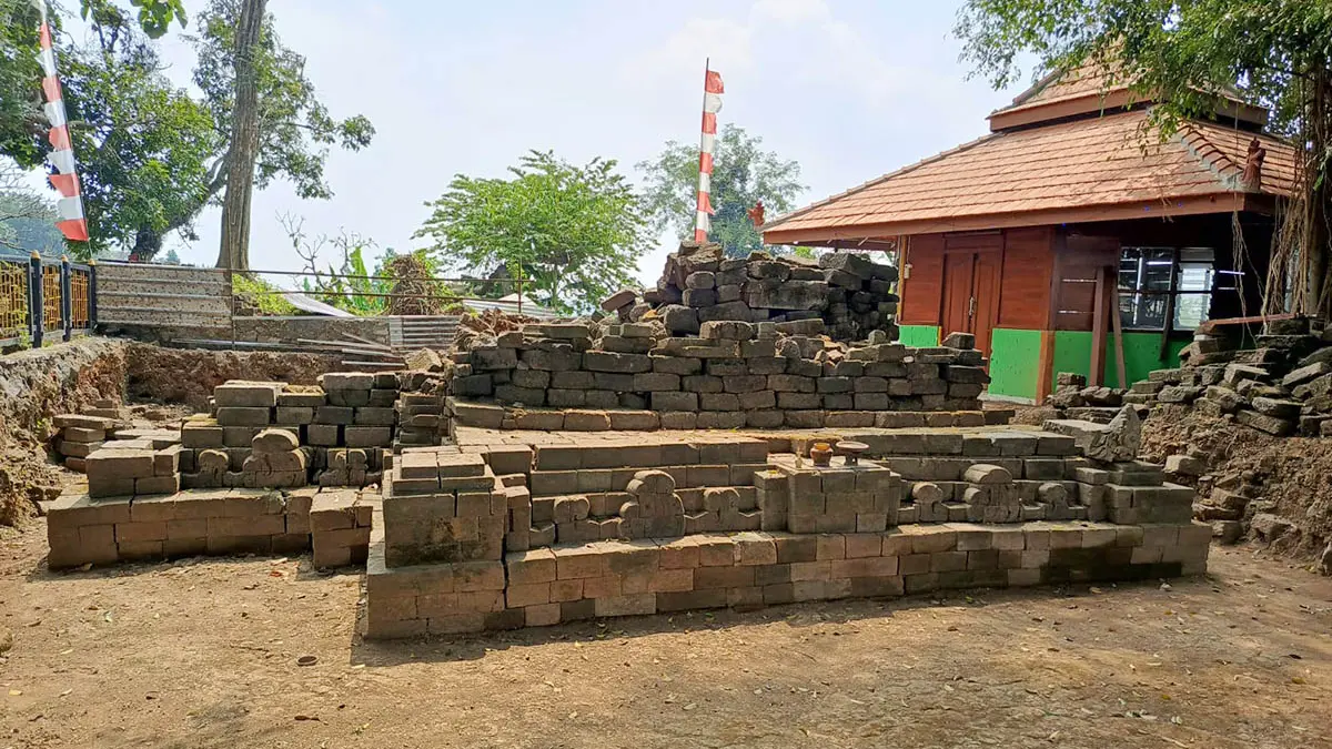 RUSAK: Candi Kesiman di Dusun Candi, Desa Sukoreno, Kecamatan Prigen, Kabupaten Pasuruan, yang sudah dilakukan ekskavasi dua kali. Saat ini, candi setempat perlu untuk dilakukan penataan dan kajian. (Rizal Syatori/Radar Bromo)