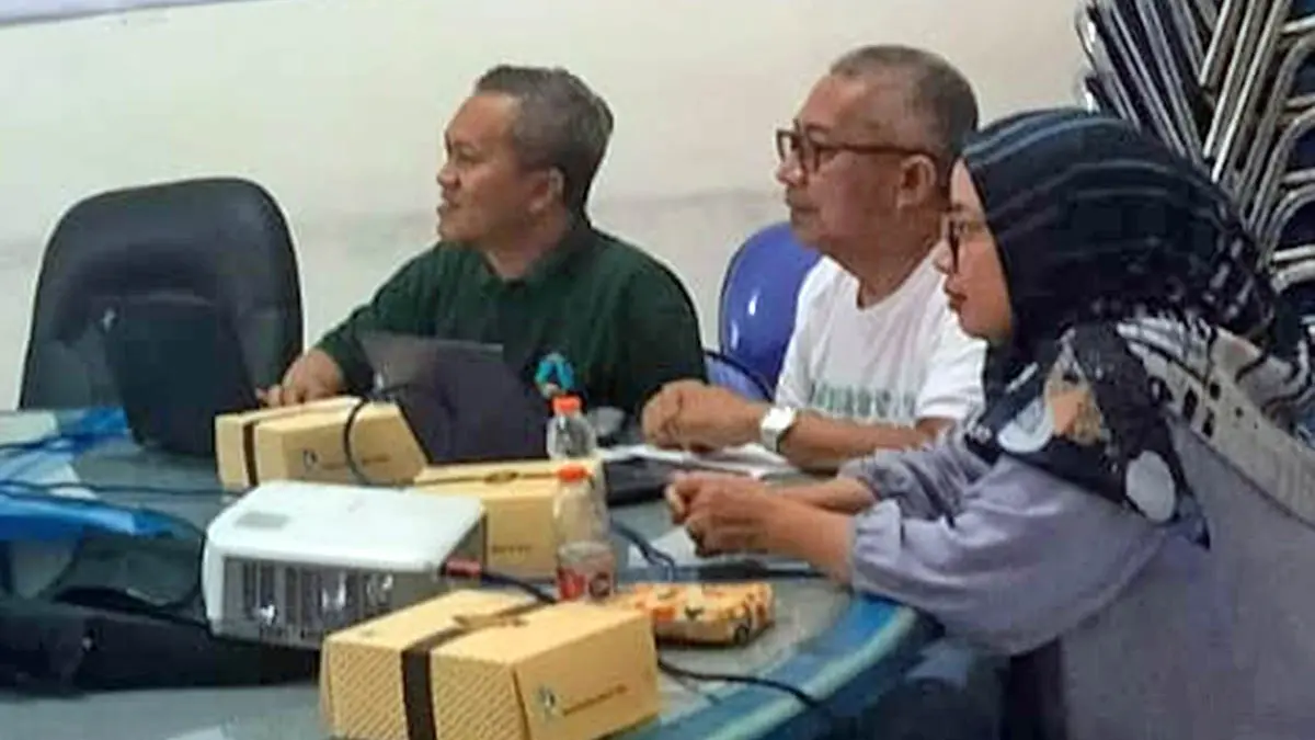RAKOR: Para juri saat melakukan rapat koordinasi penjurian proposal para peserta EJIES 2026 di Kantor Jawa Pos Radar Bromo, Selasa (24/3). (Bambang/Radar Bromo)