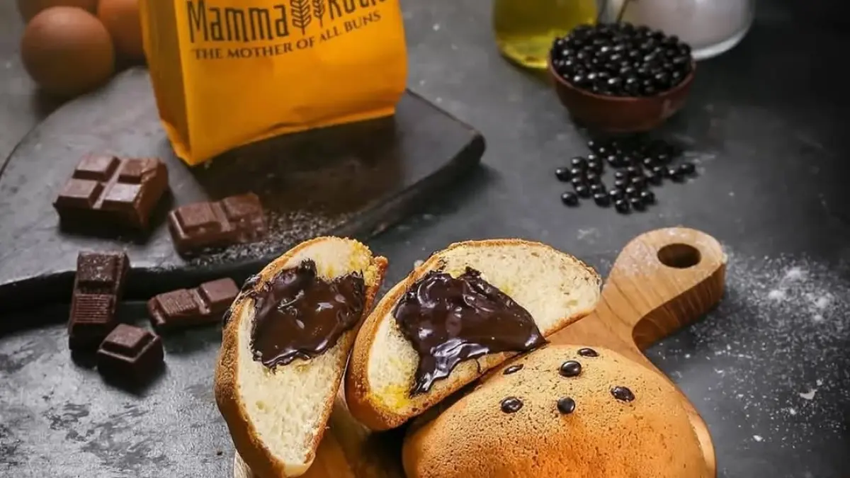 
SENSASI KOPI : menghadirkan pengalaman baru menikmati roti kopi (Mexican bun), roti hangat dengan bagian luar renyah beraroma kopi dan bagian dalam lembut berisi butter yang lumer. 
