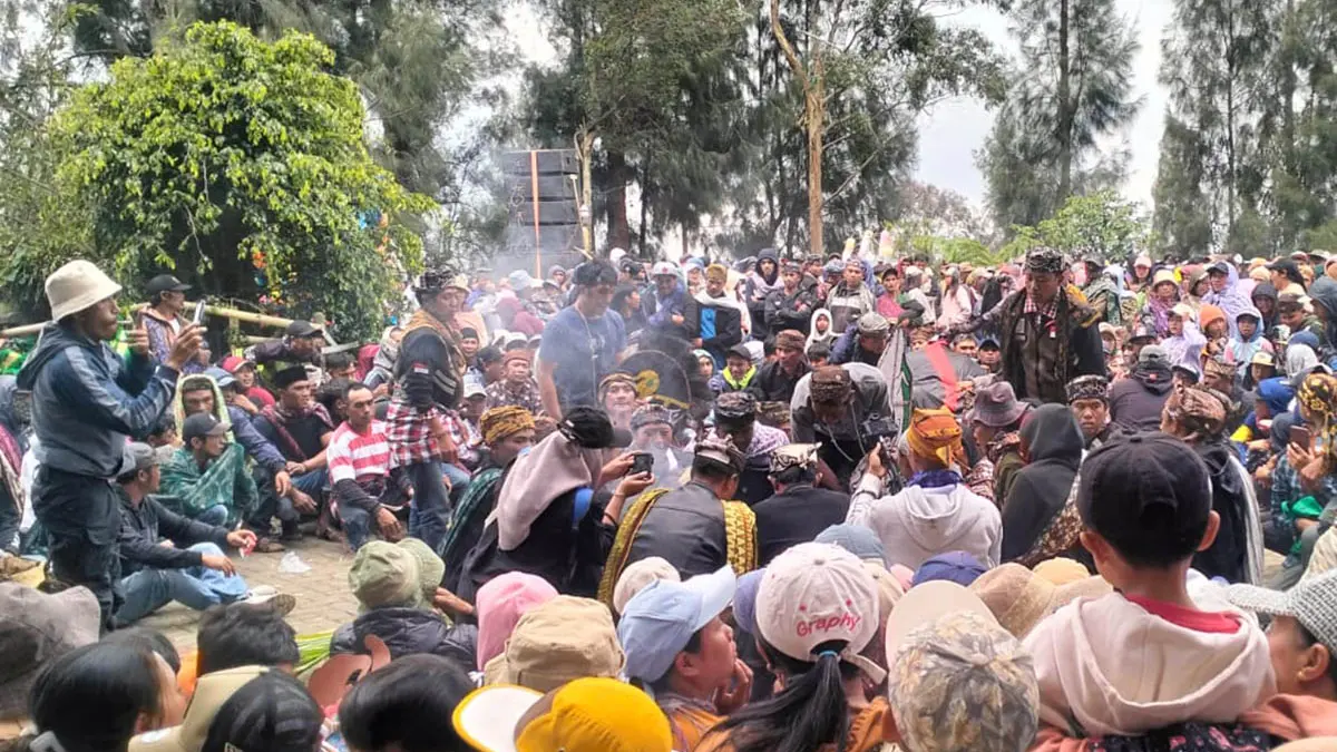 MERIAH: Upacara adat ngiring kucing untuk meminta hujan, di lakukan pada hari jumat legi di Desa Wonokerso. (Inneke Agustin/Radar Bromo)