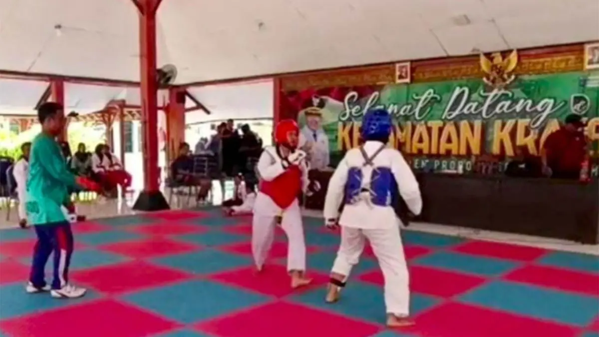 TAHAP AWAL: Seleksi atlet yang dilakukan Taekwondo Indonesia Probolinggo. Seleksi ini disiapkan untuk ajang pekan olahraga pelajar daerah. (Pengkab TI for Jawa Pos Radar Bromo)