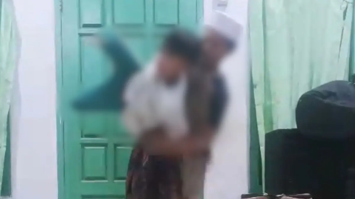 KEKERASAN: Cuplikan video yang memperlihatkan korban, MFR, yang diduga dianiaya oleh guru ngajinya, SH. (SLM FOR JAWA POS RADAR BROMO)