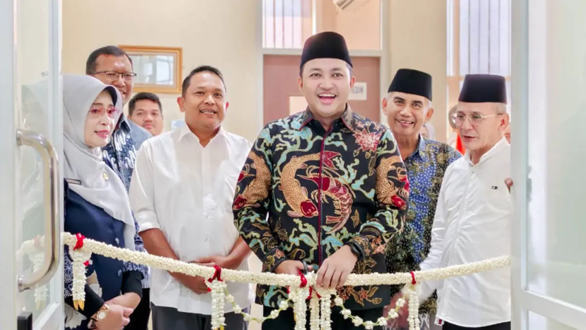 LAYANAN KESEHATAN: Bupati Rusdi Sutejo ketika meresmikan ruang rawat inap di RSUD Grati. Penambahan faskes merupakan upaya peningkatan pelayanan pasien. (Foto: Pemkab Pasuruan for Jawa Pos Radar Bromo)