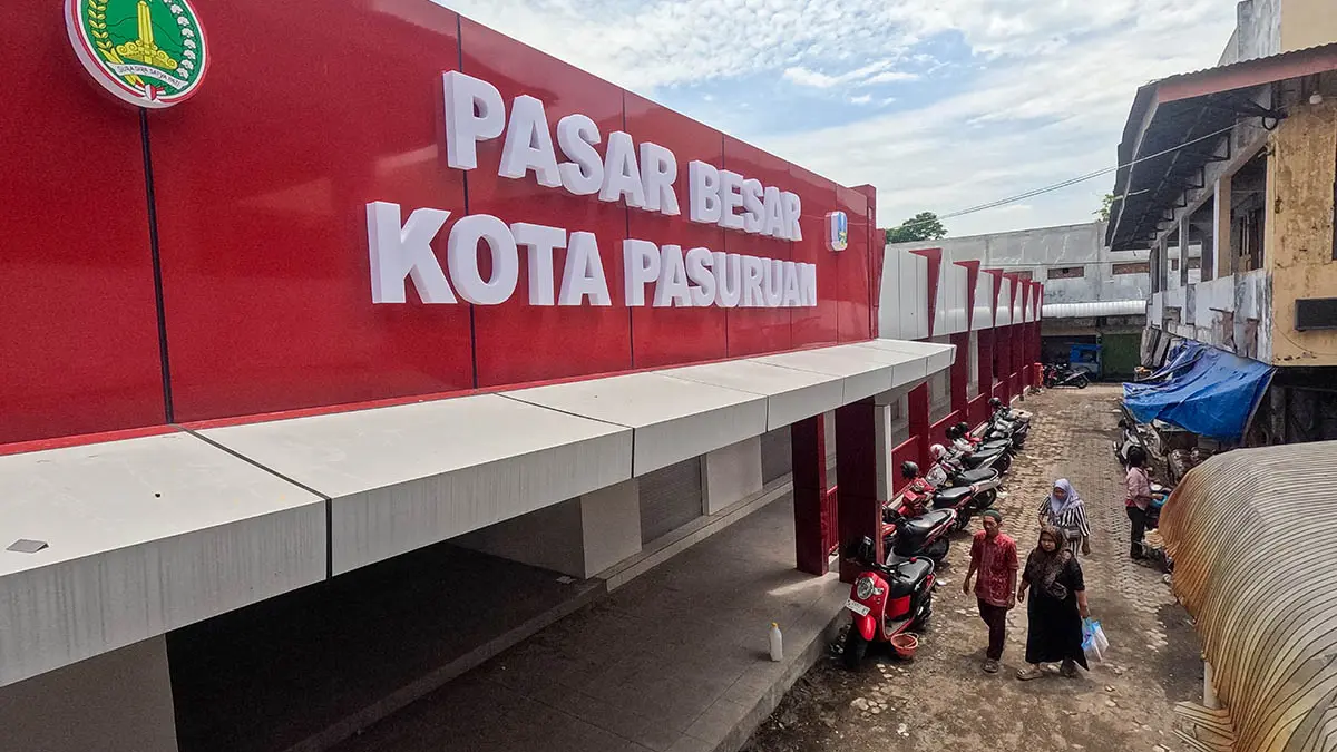 DISOLEK: Kios baru Pasar Besar yang dibangun tahun lalu. Pemkot Pasuruan masih membutuhkan dana tambahan, untuk merampungkan revitalisasi pasar setempat. (Mokhamad Zubaidillah/Radar Bromo)
